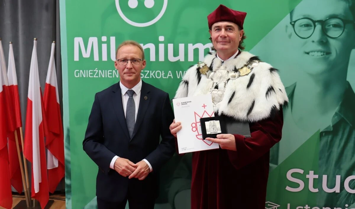 JM Rektor Gnieźnieńskiej Szkoły Wyższej Milenium Pan dr Krzysztof Gawrecki nagrodzony Medalem Gnieźnieńskim