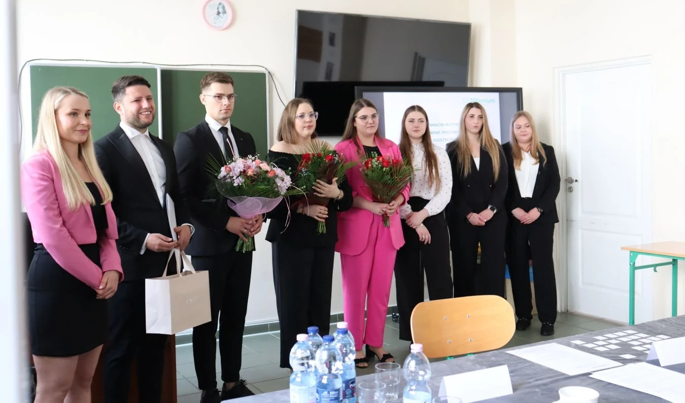 Obrony w GSW Milenium – gratulacje i słowa uznania dla naszych Absolwentów rocznika 2025!